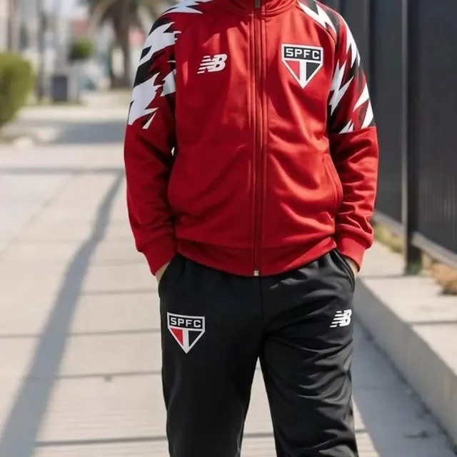 Agasalho do São Paulo vermelho com calça preta